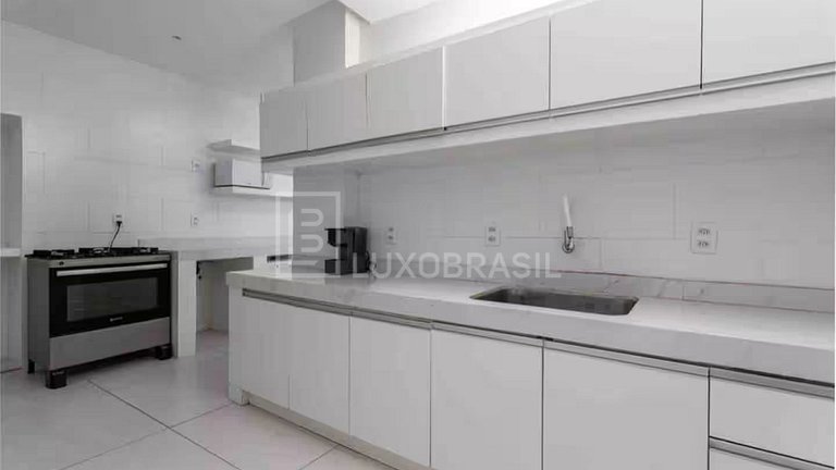 Casa com 06 suítes no Joá