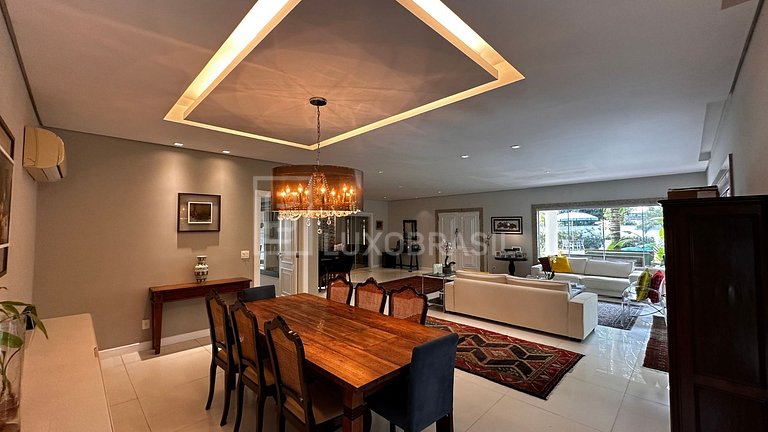 LB - RJ998 5-Bedroom House for Sale in the Exclusive Porto d