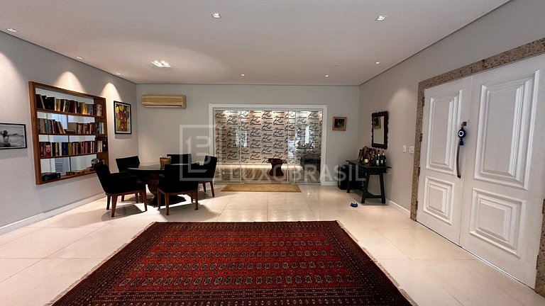 LB - RJ998 5-Bedroom House for Sale in the Exclusive Porto d