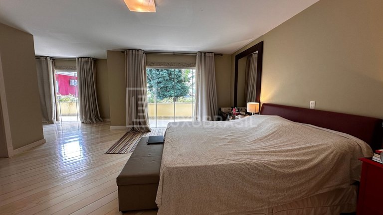 LB - RJ998 Casa de 5 Suites en Venta en el Exclusivo Condomi