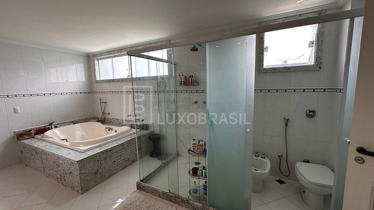 LB - RJ998 5-Bedroom House for Sale in the Exclusive Porto d