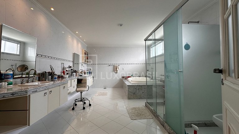 LB - RJ998 5-Bedroom House for Sale in the Exclusive Porto d