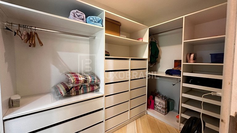 LB - RJ998 5-Bedroom House for Sale in the Exclusive Porto d