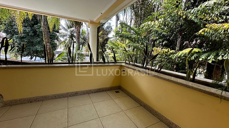 LB - RJ998 5-Bedroom House for Sale in the Exclusive Porto d