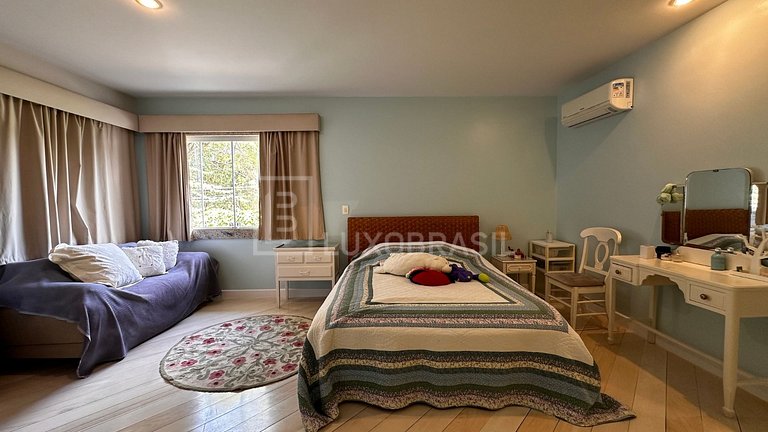 LB - RJ998 5-Bedroom House for Sale in the Exclusive Porto d