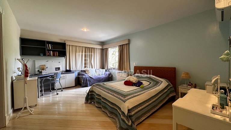 LB - RJ998 5-Bedroom House for Sale in the Exclusive Porto d