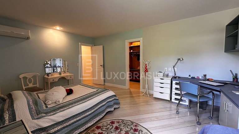 LB - RJ998 5-Bedroom House for Sale in the Exclusive Porto d