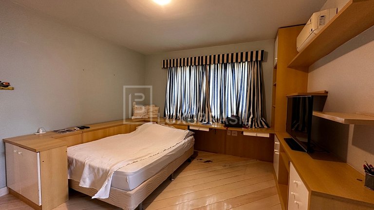 LB - RJ998 5-Bedroom House for Sale in the Exclusive Porto d