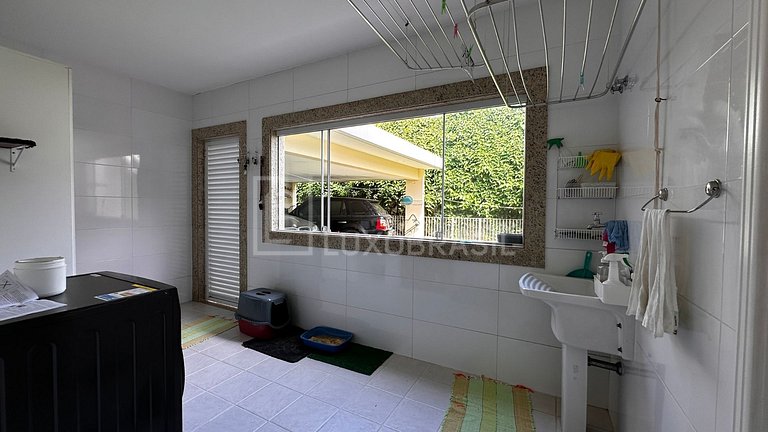 LB - RJ998 5-Bedroom House for Sale in the Exclusive Porto d