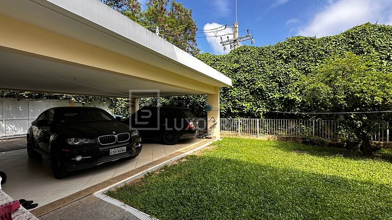 LB - RJ998 5-Bedroom House for Sale in the Exclusive Porto d