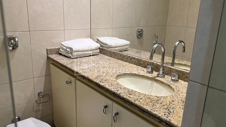 LB – RJ128 Seasonal Rental in Copacabana: Apartment with 4 S