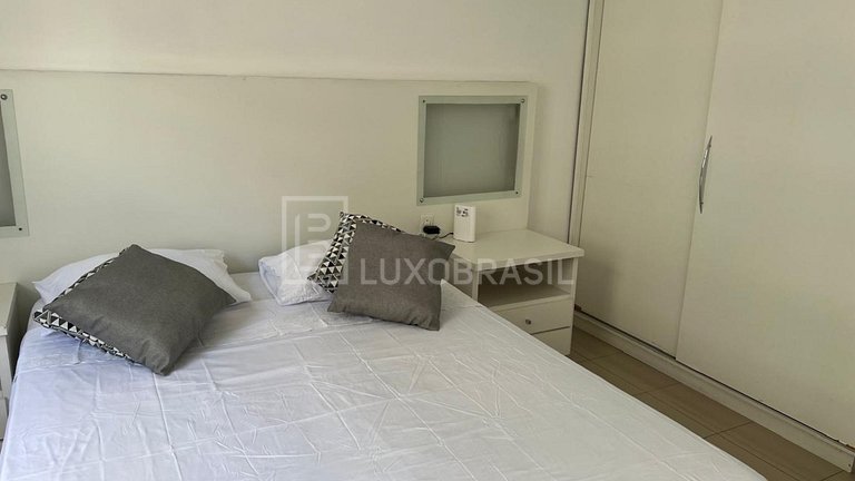 LB – RJ128 Seasonal Rental in Copacabana: Apartment with 4 S