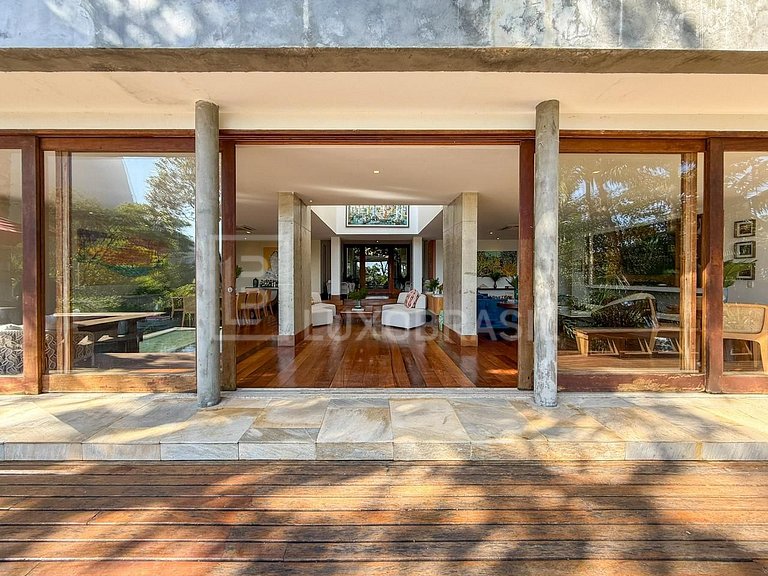 Casa Mata Carioca – Refúgio de Luxo em São Conrado