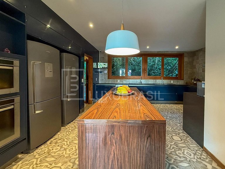 Casa Mata Carioca – Refúgio de Luxo em São Conrado