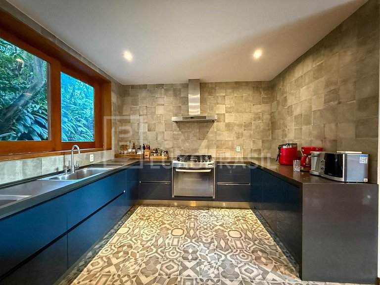 LB - RJ141 Casa Mata Carioca – Exclusividad y Naturaleza en