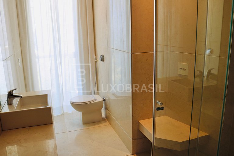 LUXOBRASIL #RJ80 Casa Moderna en Joá con Vista al Mar es el