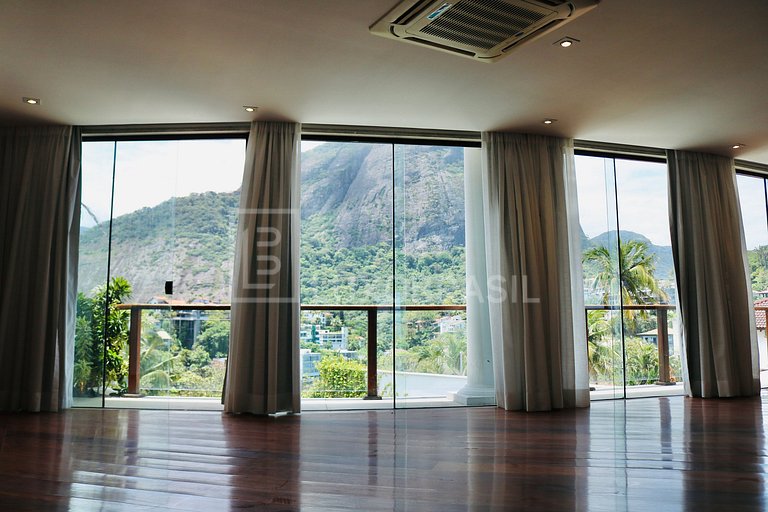 LUXOBRASIL #RJ80 Casa Moderna en Joá con Vista al Mar es el