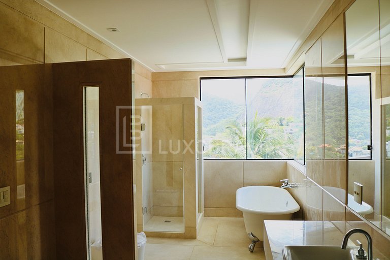 LUXOBRASIL #RJ80 Casa Moderna en Joá con Vista al Mar es el