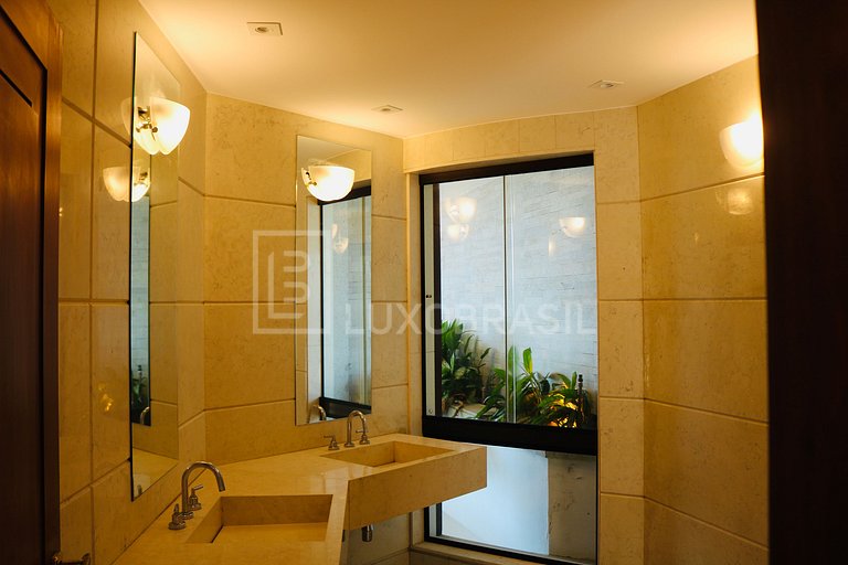 LUXOBRASIL #RJ80 Casa Moderna en Joá con Vista al Mar es el