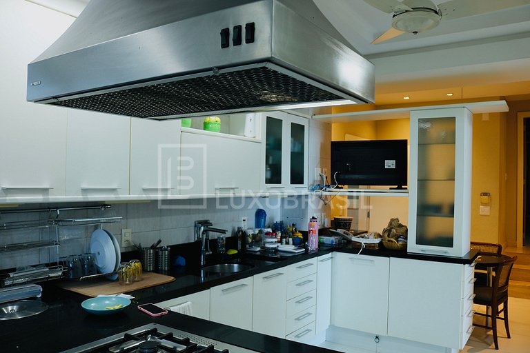 LB - RJ712 5-Bedroom House with Sea View for Sale, São Conra
