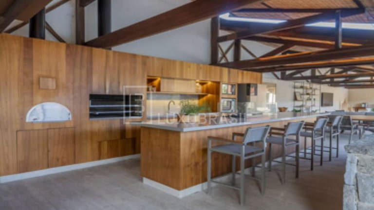 Mansão Casa Kobe à Venda | Luxo na Barra com 7 Suítes