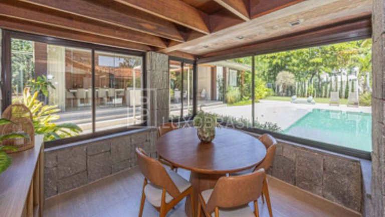 Mansão Casa Kobe à Venda | Luxo na Barra com 7 Suítes