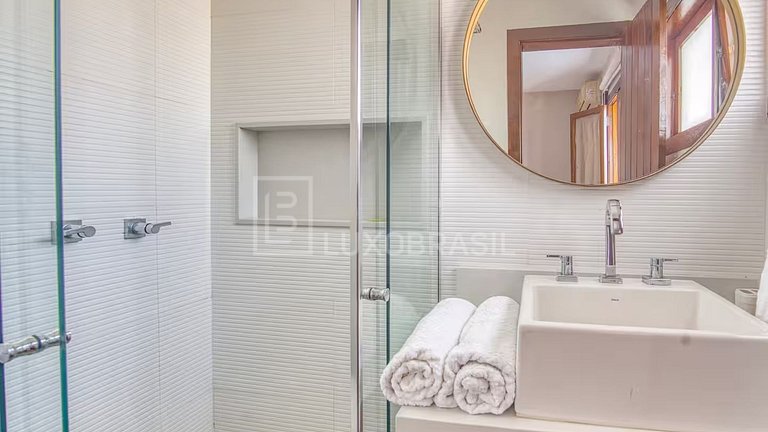 LB - CF03 Mansión con 6 Suites en el Condominio Moringa | Al