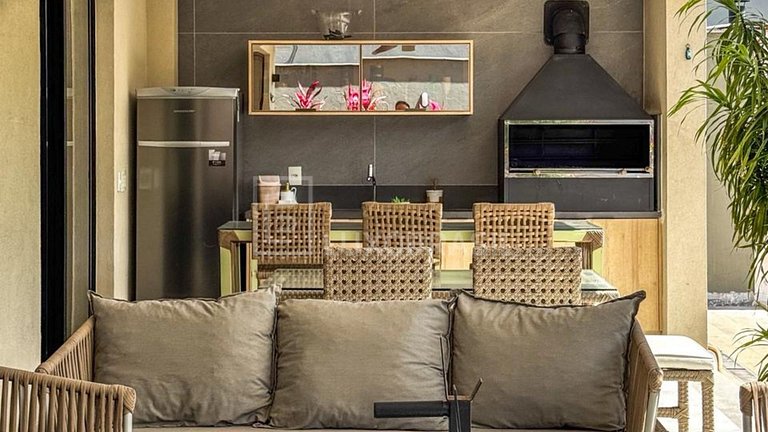 Casa 4 Suítes com Piscina no Santa Lúcia – Barra