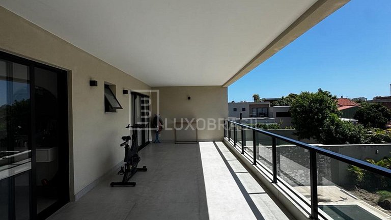 Casa 4 Suítes com Piscina no Santa Lúcia – Barra