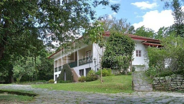 LB - SP807 | 10-Bedroom Estate on a 30,000 m² Property in Ba