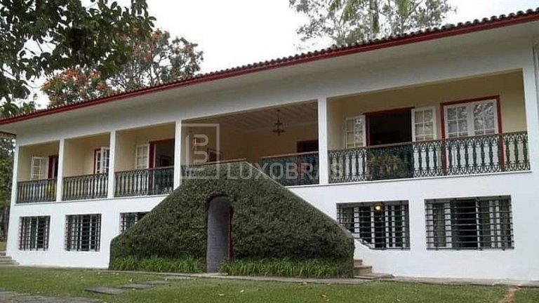 LB - SP807 | 10-Bedroom Estate on a 30,000 m² Property in Ba