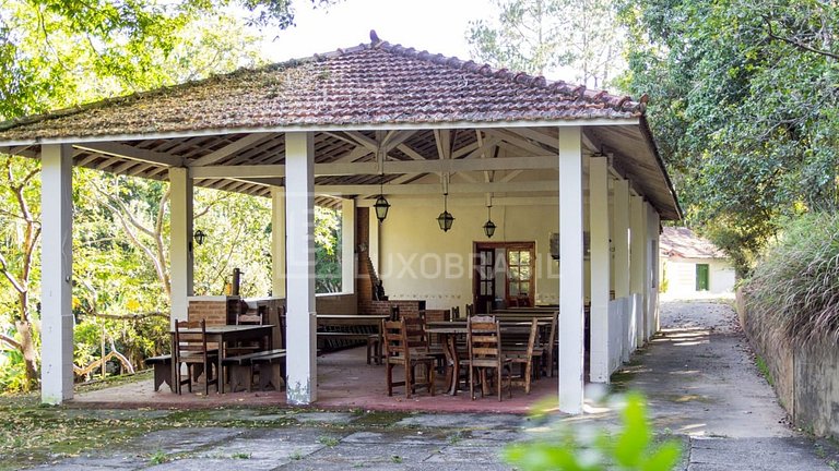 LB - SP807 | 10-Bedroom Estate on a 30,000 m² Property in Ba