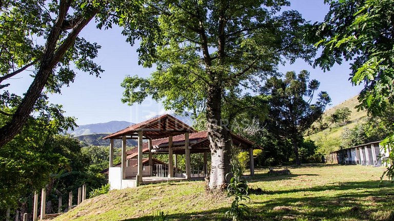 LB - SP807 | 10-Bedroom Estate on a 30,000 m² Property in Ba