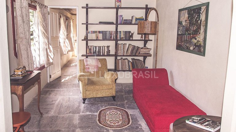 LB - SP807 | 10-Bedroom Estate on a 30,000 m² Property in Ba