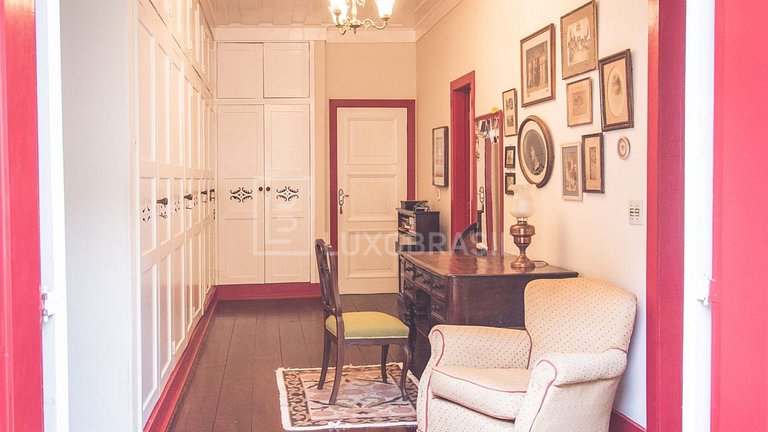 LB - SP807 | 10-Bedroom Estate on a 30,000 m² Property in Ba