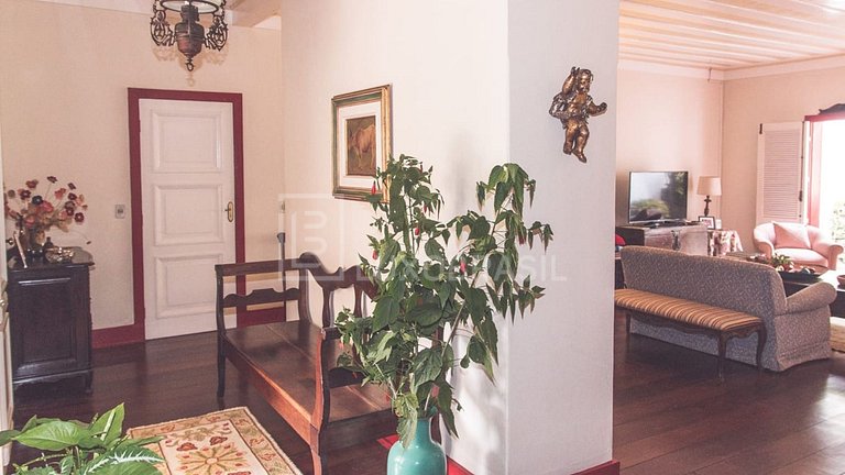 LB - SP807 | 10-Bedroom Estate on a 30,000 m² Property in Ba