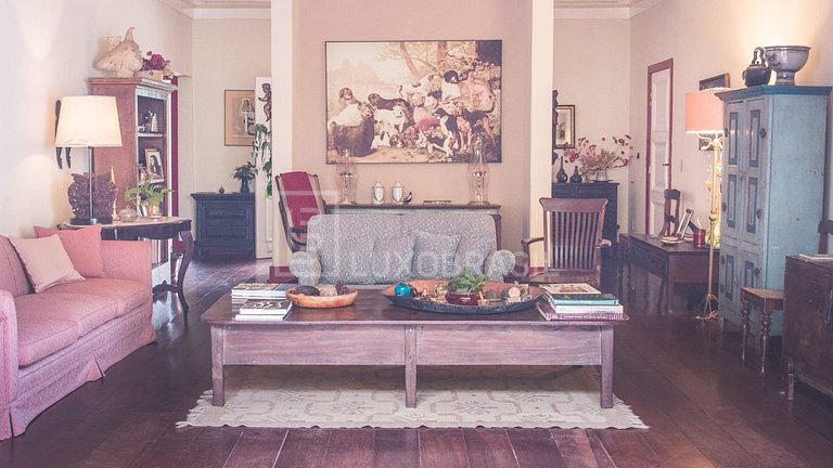 LB - SP807 | 10-Bedroom Estate on a 30,000 m² Property in Ba