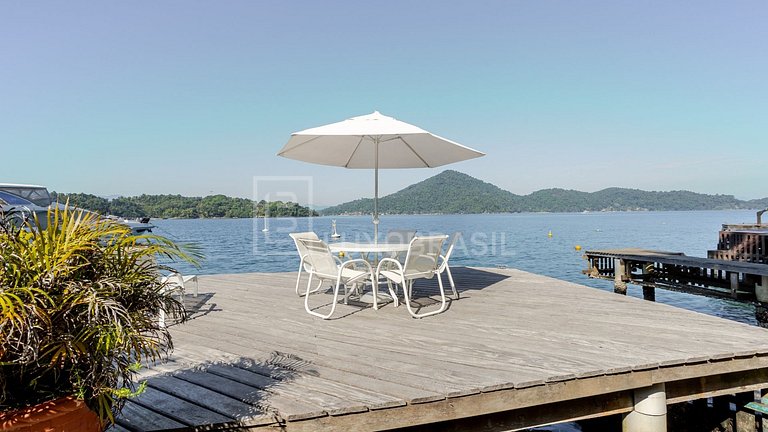 LB - AR38 Oceanfront Mansion in Vila Velha | Vacation Rental