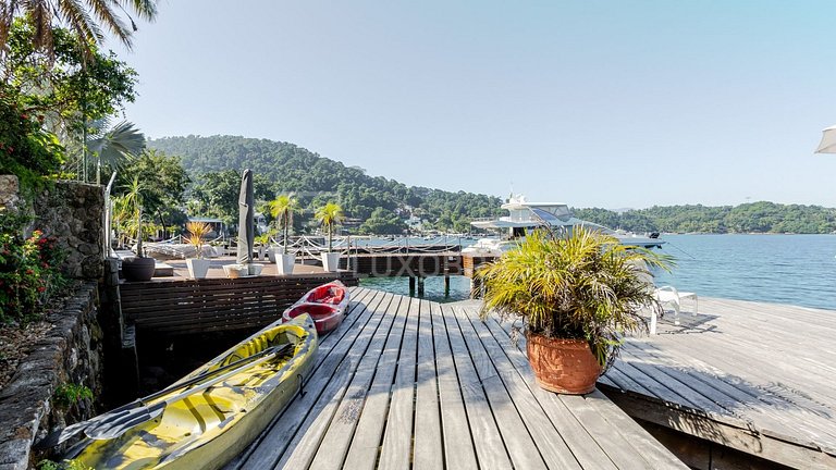 Mansão Beira-Mar em Angra dos Reis – 6 Suítes | Temporada