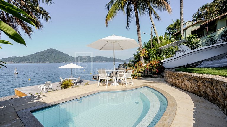 LB - AR38 Exclusive Oceanfront Mansion in Vila Velha – Angra