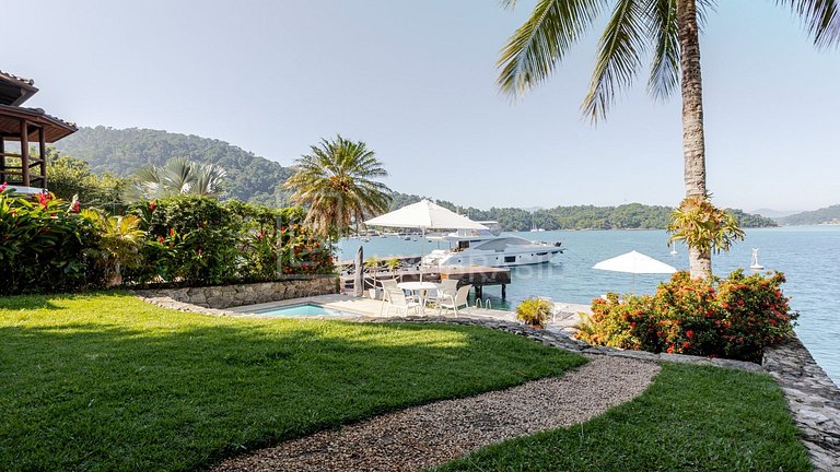 LB - AR38 Exclusive Oceanfront Mansion in Vila Velha – Angra