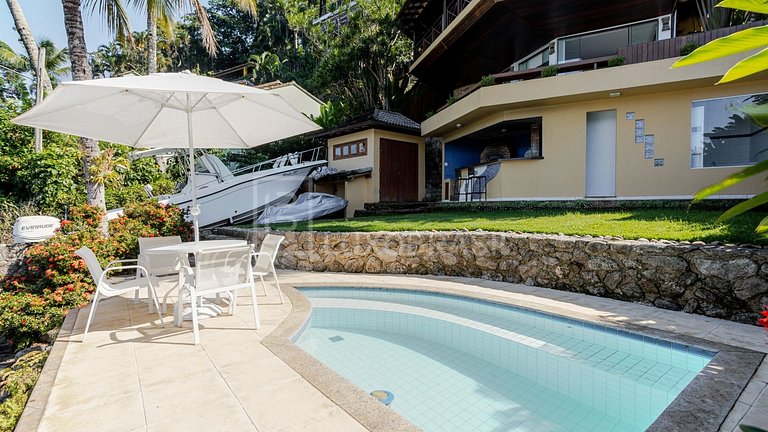 LB - AR38 Oceanfront Mansion in Vila Velha | Vacation Rental