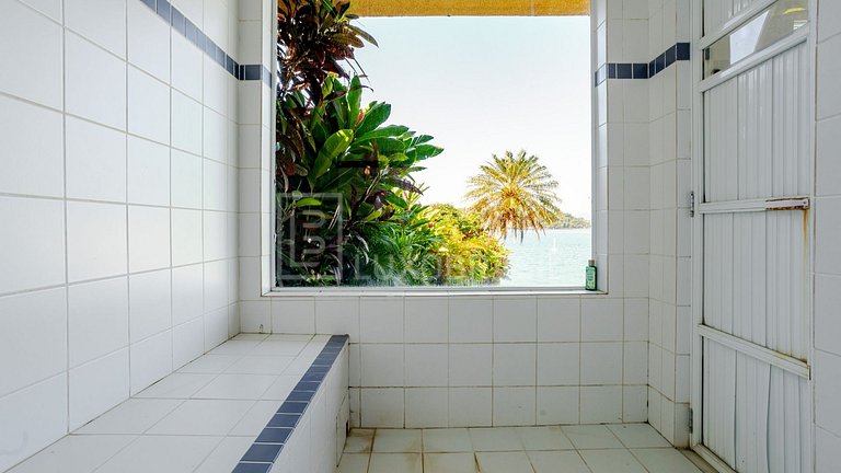 LB - AR38 Exclusive Oceanfront Mansion in Vila Velha – Angra