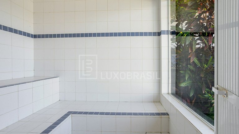 LB - AR38 Oceanfront Mansion in Vila Velha | Vacation Rental