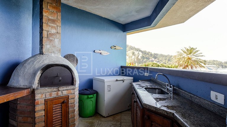 LB - AR38 Oceanfront Mansion in Vila Velha | Vacation Rental