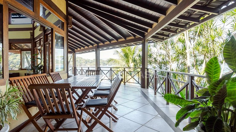 LB - AR38 Oceanfront Mansion in Vila Velha | Vacation Rental