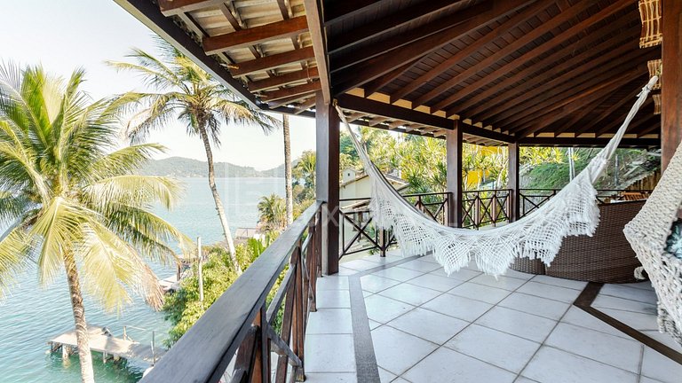 LB - AR38 Oceanfront Mansion in Vila Velha | Vacation Rental