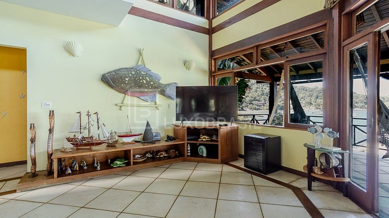 LB - AR38 Oceanfront Mansion in Vila Velha | Vacation Rental