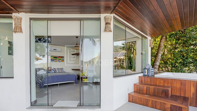 LB - AR38 Oceanfront Mansion in Vila Velha | Vacation Rental