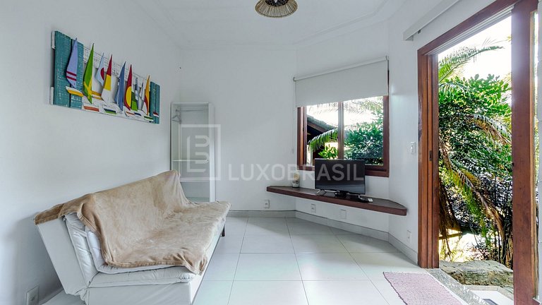 LB - AR38 Exclusive Oceanfront Mansion in Vila Velha – Angra